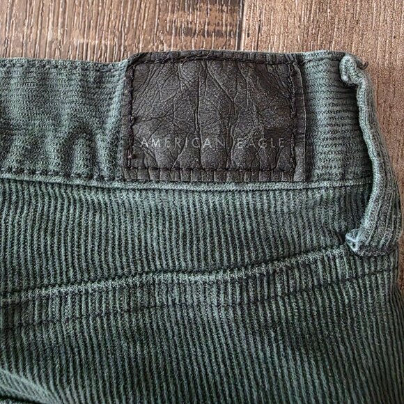 American Eagle Green Corduroy Stretch Mom Jeans size 2 Regular - Picture 3 of 9